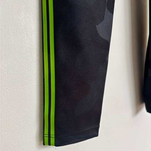 NOLI Camo Legging w/Green Stripe Detailing, Size S, Like New Condition - Picture 8 of 9